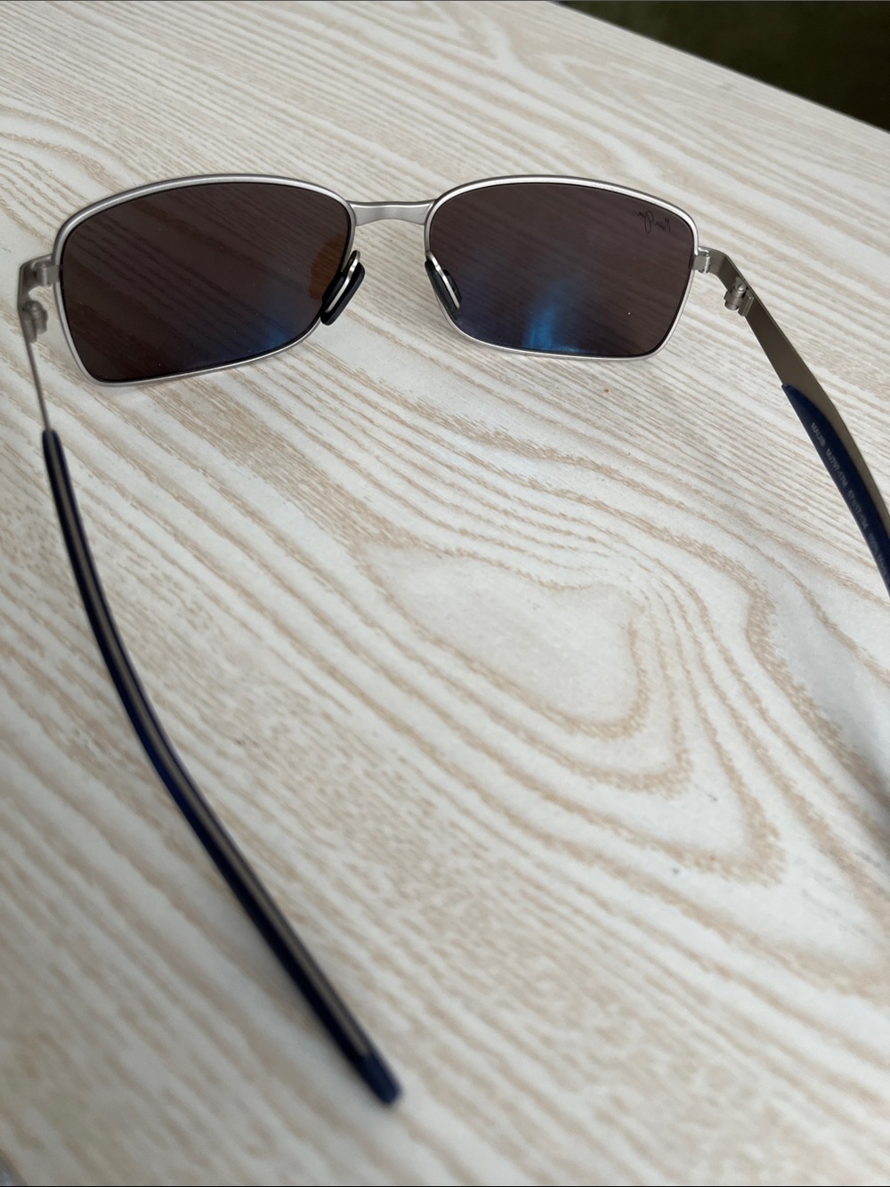 Maui Jim Titanium Frame Sunglasses with Blue Mirrored Lenses Unisex - Picture 4 of 10